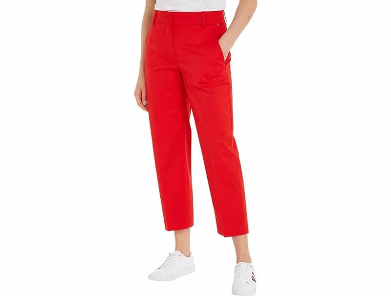 come-indossare-pantaloni-capri-rossi-tommy-hilfiger