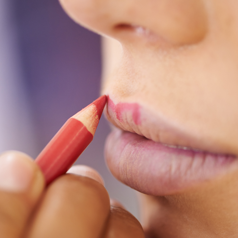 come-usare-matita-labbra-rimmel-london-lasting-finish-arco