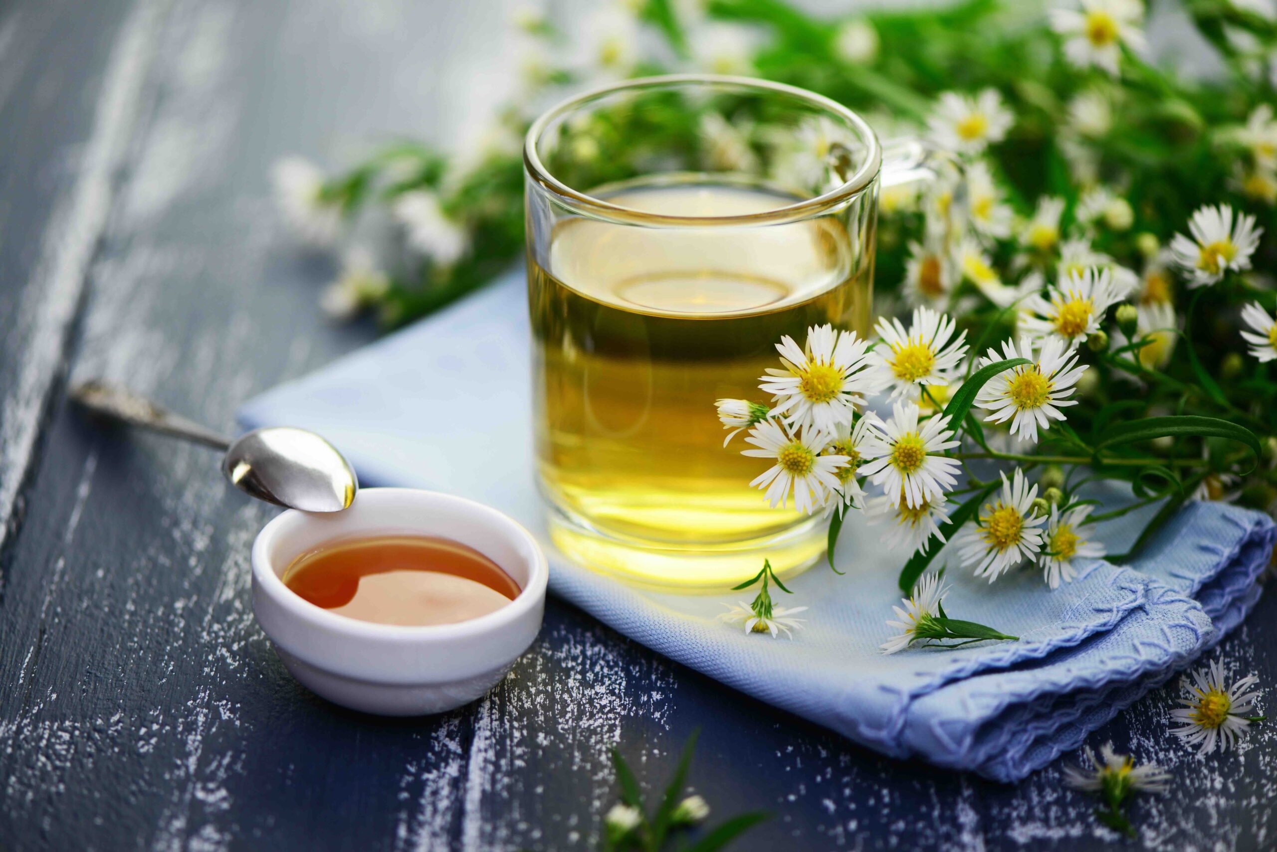 infuso-camomilla-fiori-miele