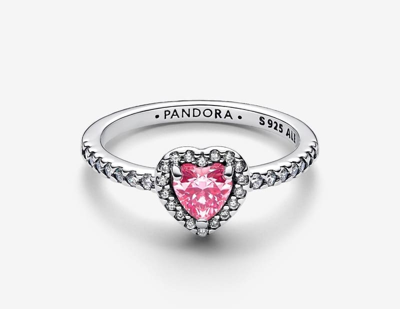 novita-pandora-2025-anello-cuore-rilievo-rosa