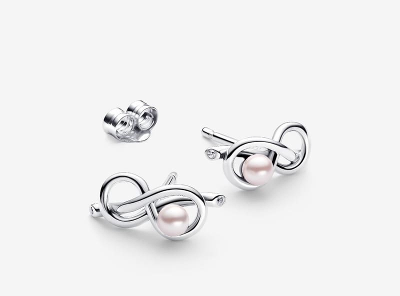 novita-pandora-2025-orecchini-legame-infinito