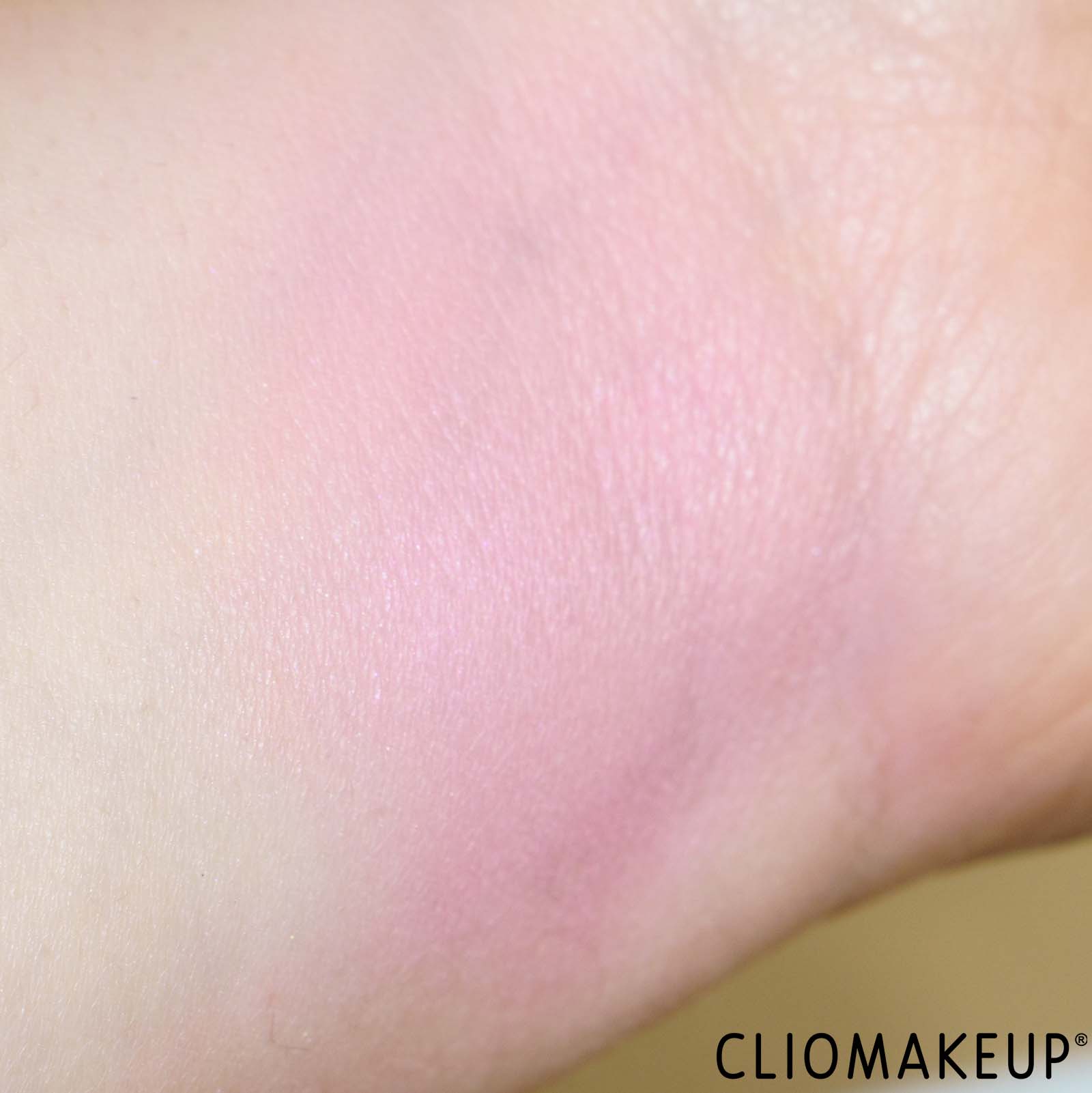 recensione-blush-catrice-blush-affair-palette-swatch-braccio