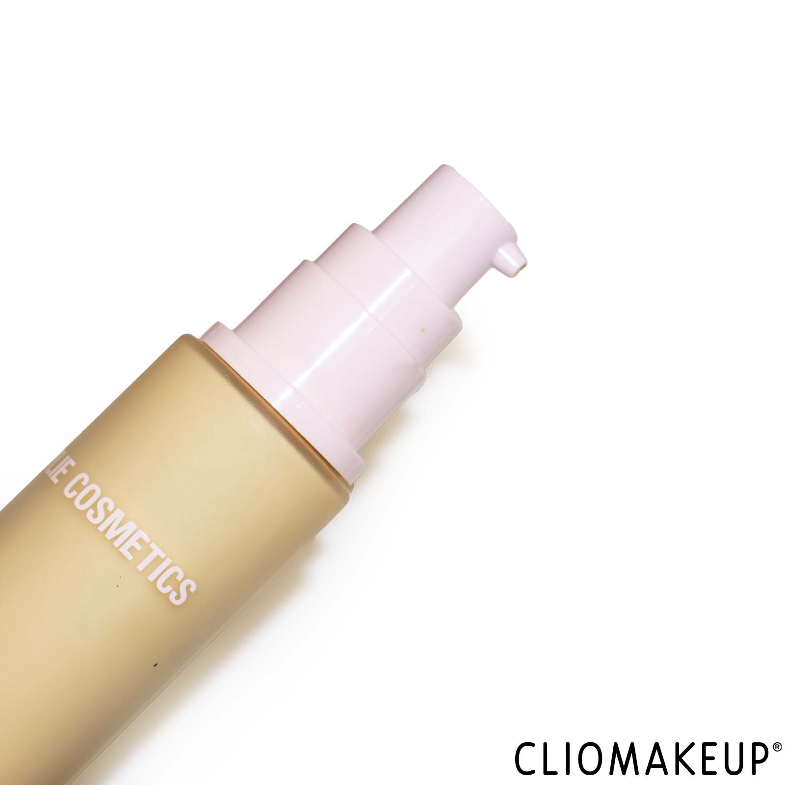 recensione-fondotinta-kylie-cosmetics-power-plush-longwear-foundation-close-up