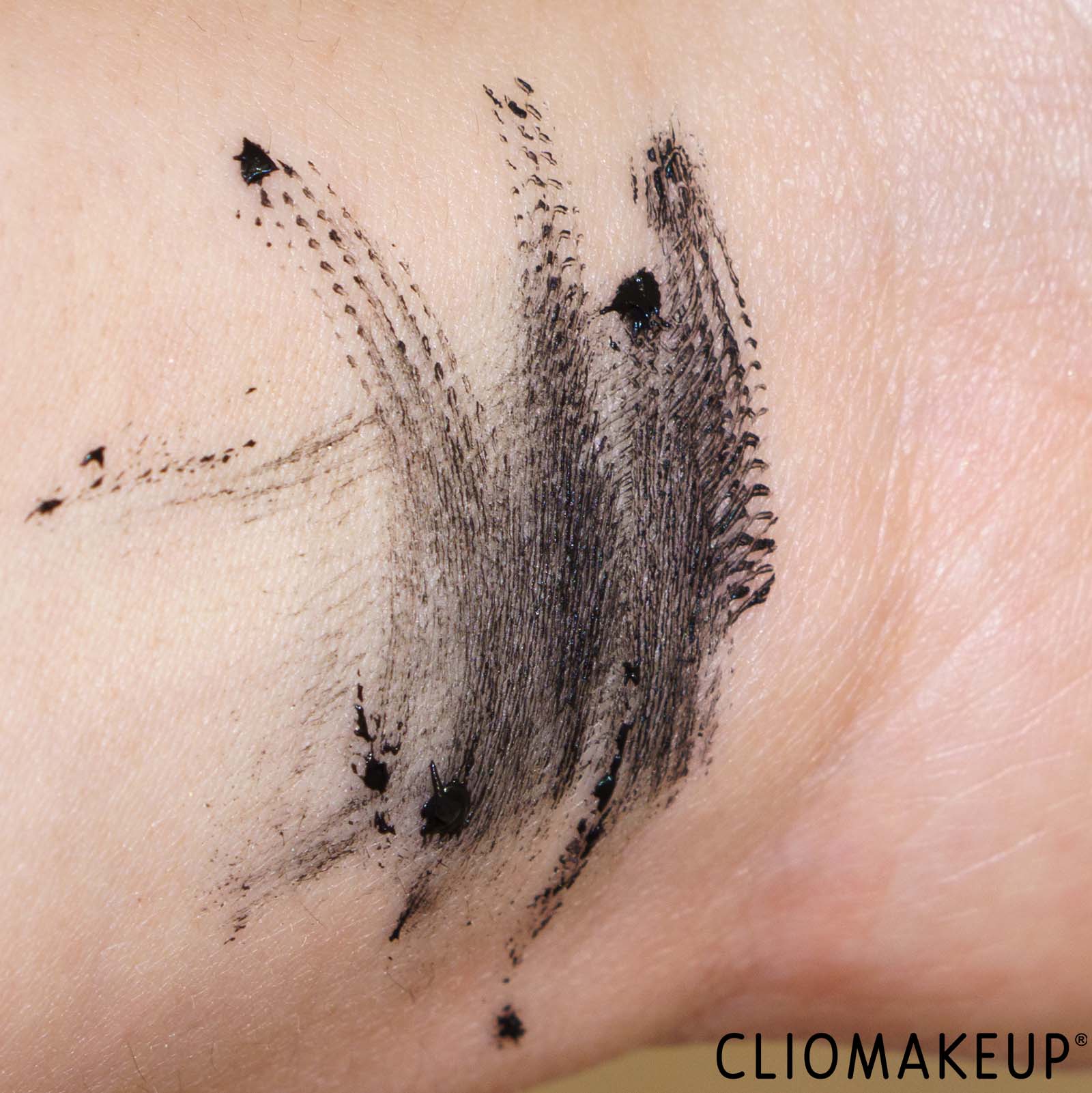 recensione-mascara-catrice-wonder-woman-mascara-swatch