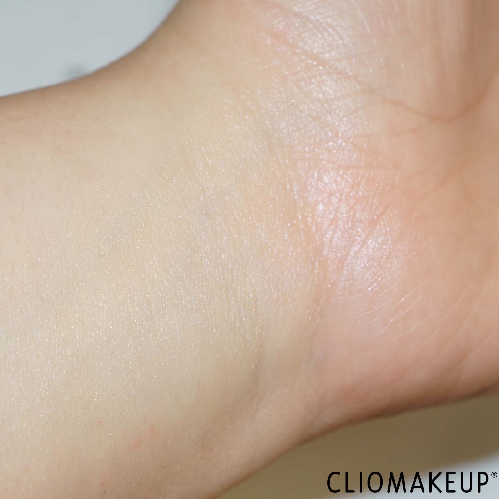 recensione-siero-nivea-sun-2in1-primer-uv-serum-spf-swatch-braccio