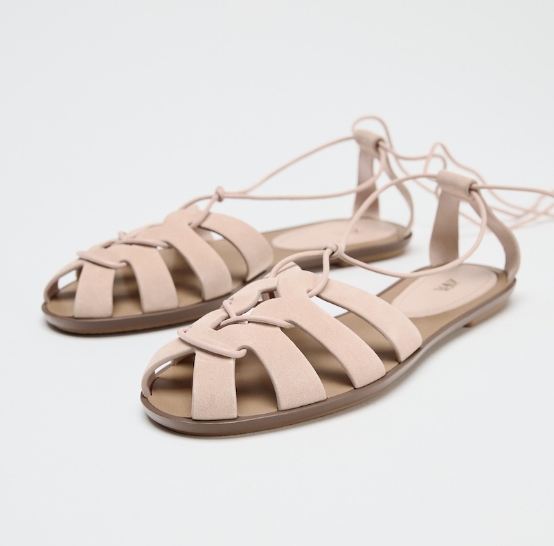 sandali-bassi-zara-primavera-2025-scamosciati-allacciati