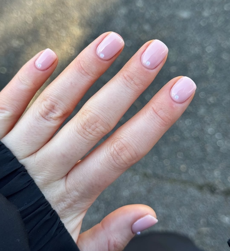 smalto-rosa-lattiginoso-nude