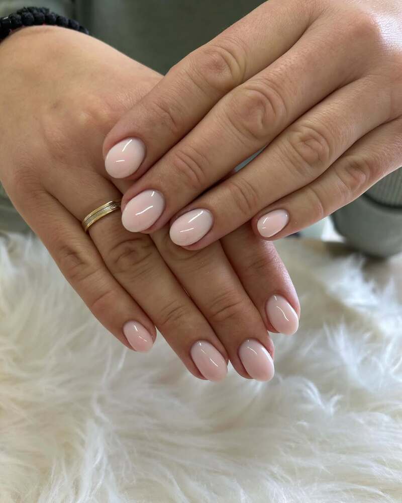 smalto-rosa-lattiginoso-soft