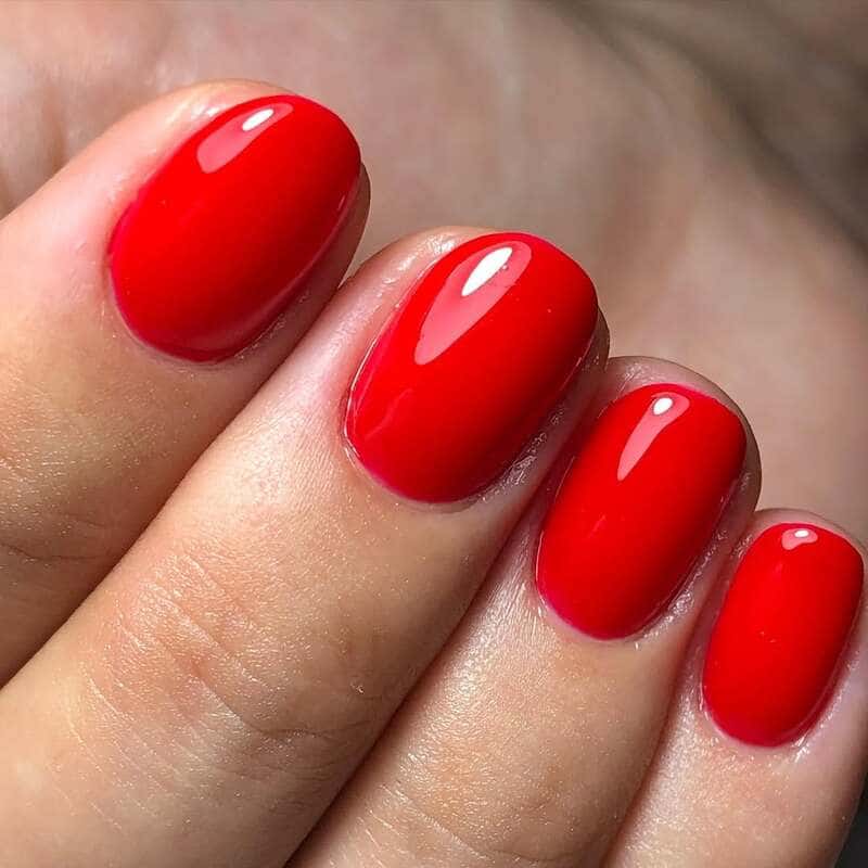 smalto-rosso-fragola-unghie-corte
