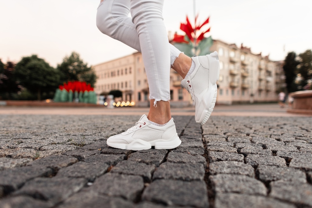 sneakers-bianche-primavera-2025-cover