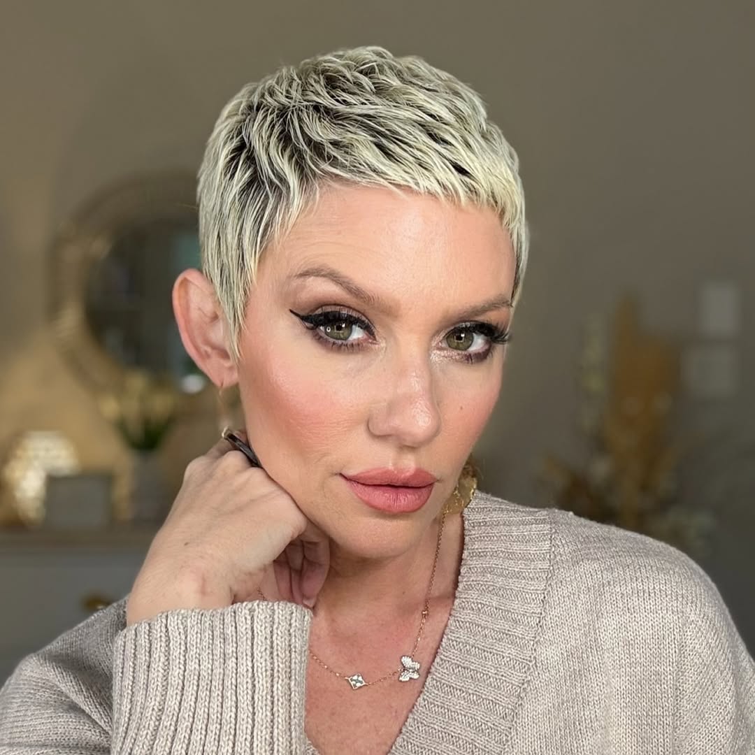 tagli-capelli-maggio-2025-pixie-cut-micro-bangs