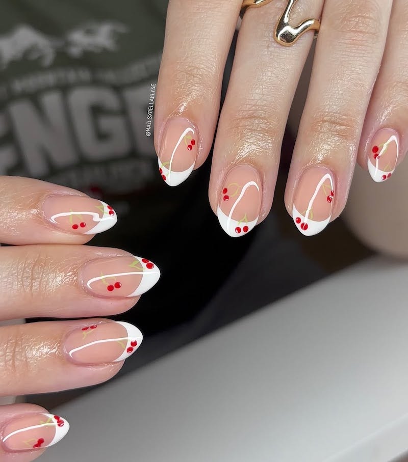 unghie-con-ciliegie-french-bianco