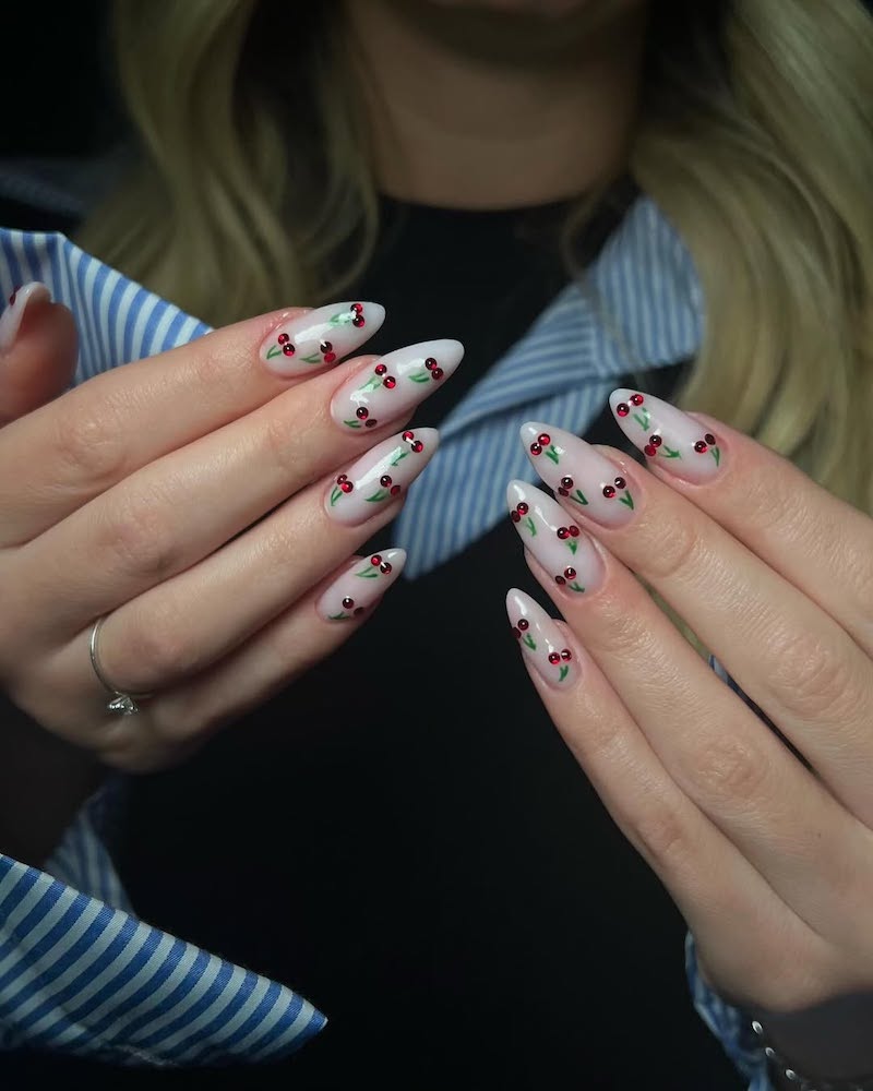 unghie-con-ciliegie-perline