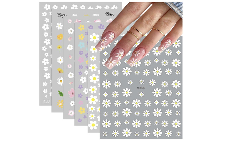 unghie-maggio-2025-adesivi-margherite