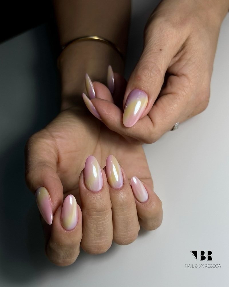 unghie-maggio-2025-gradient-nails
