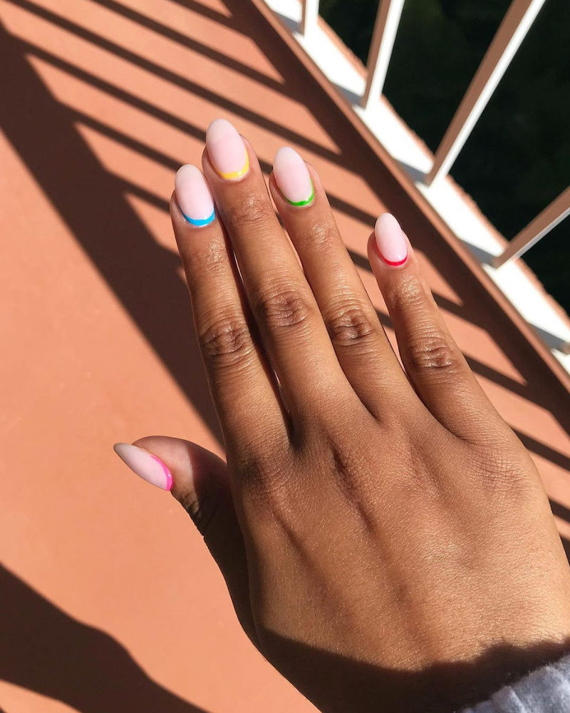 unghie-primavera-2025-semipermanente-french-reverse