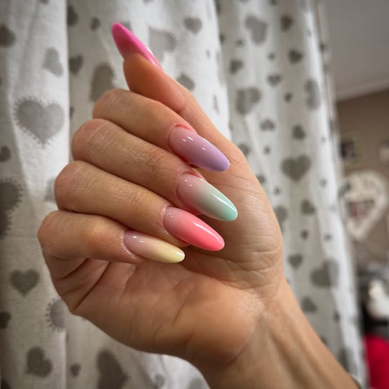 unghie-primavera-2025-semipermanente-sfumato