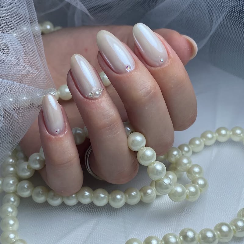 unghie-sposa-2025-bianche