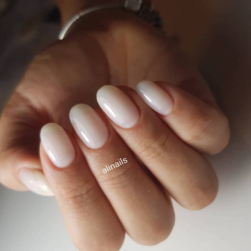 unghie-sposa-2025-semplici