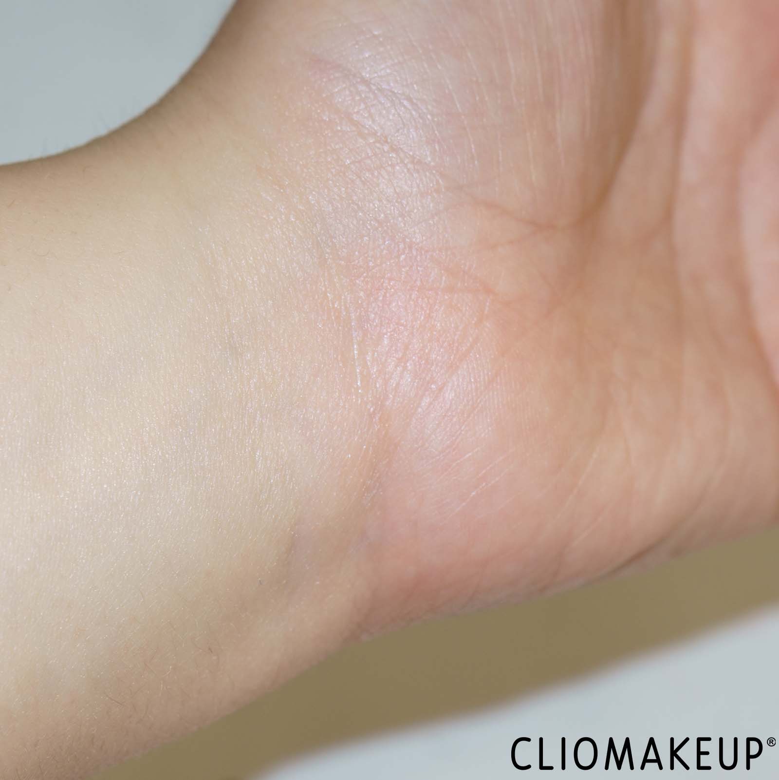 Recensione-protezione-solare-COSRX-aloe-soothing-sun-cream-SPF50-swatch-braccio