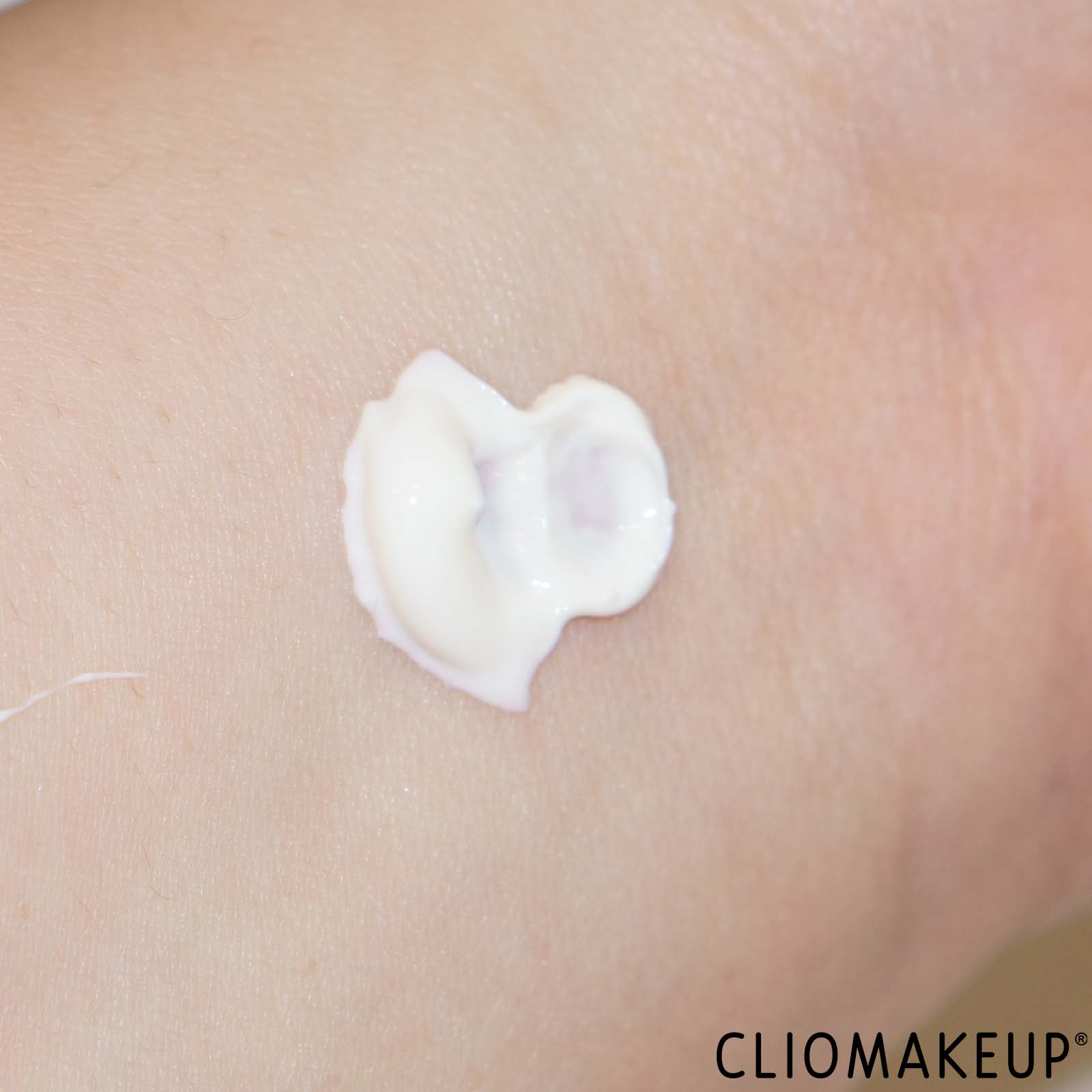 Recensione-protezione-solare-COSRX-aloe-soothing-sun-cream-SPF50-swatch