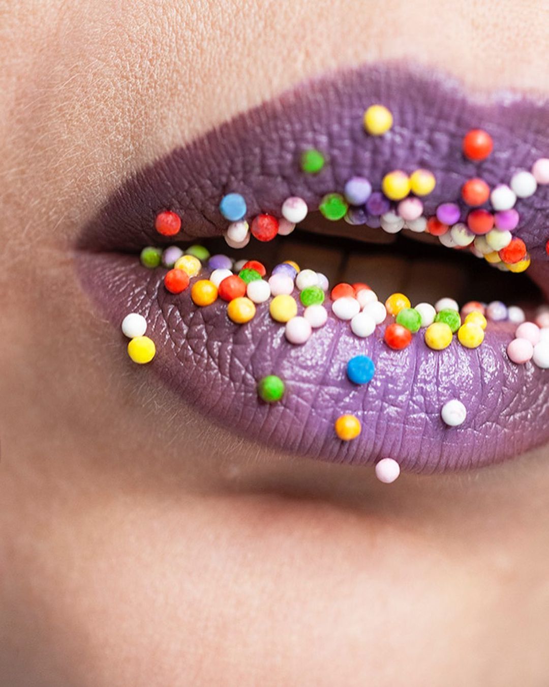 cliomakeup-trucco-viola-10-labbra