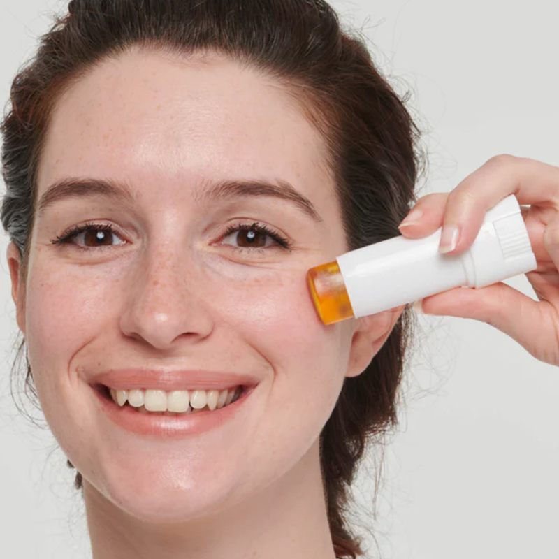 come-usare-rilastil-sun-system-stick-solare-trasparente-spf50-applicazione