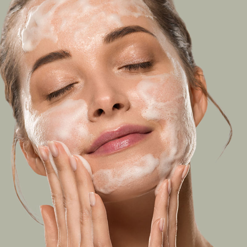 detersione-viso-estate-perche-come-rimuovere-protezione