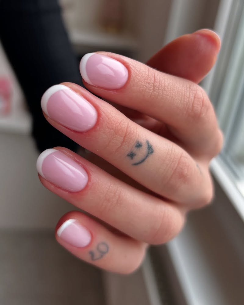french-manicure-forme-unghie-bianco