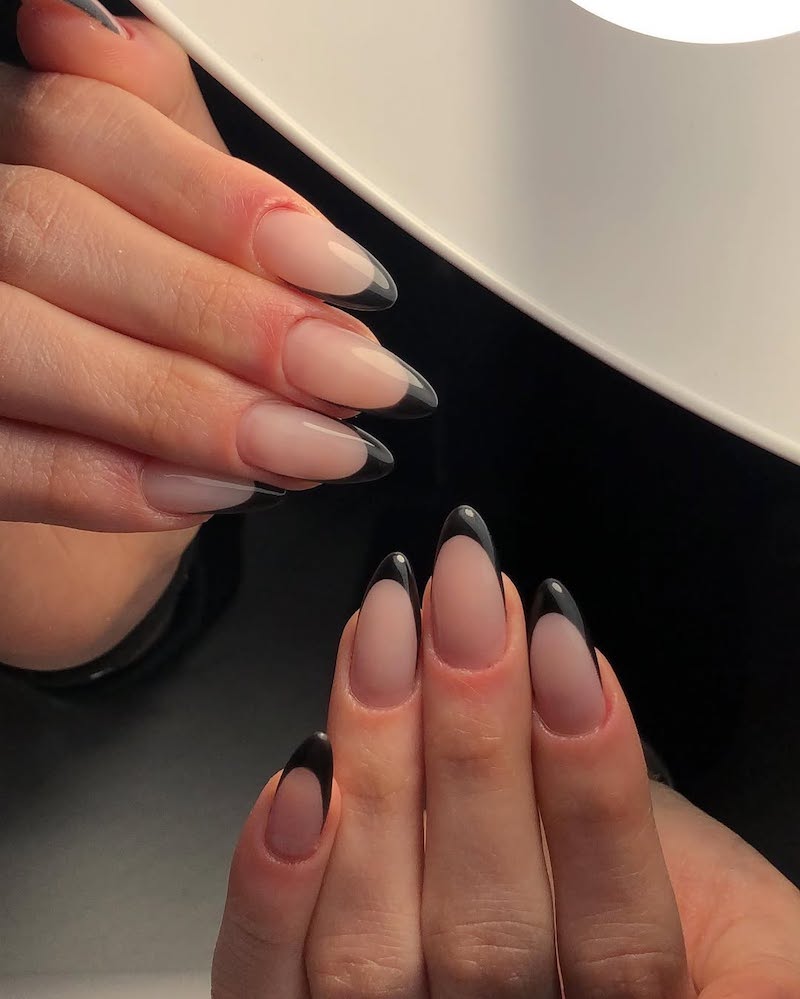 french-manicure-forme-unghie-nere