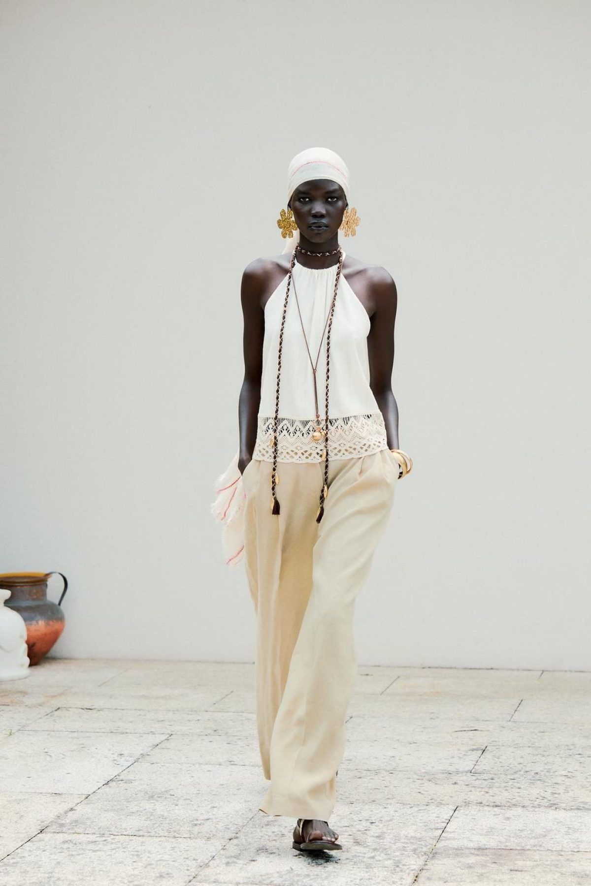 pantaloni-zara-eleganti-primavera-estate-2025-lino