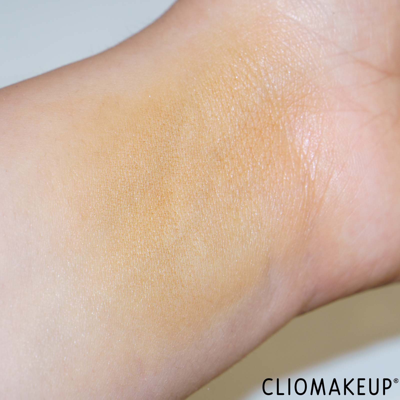 recensione-astra-sun-majesty-liquid-bronzer-swatch-braccio