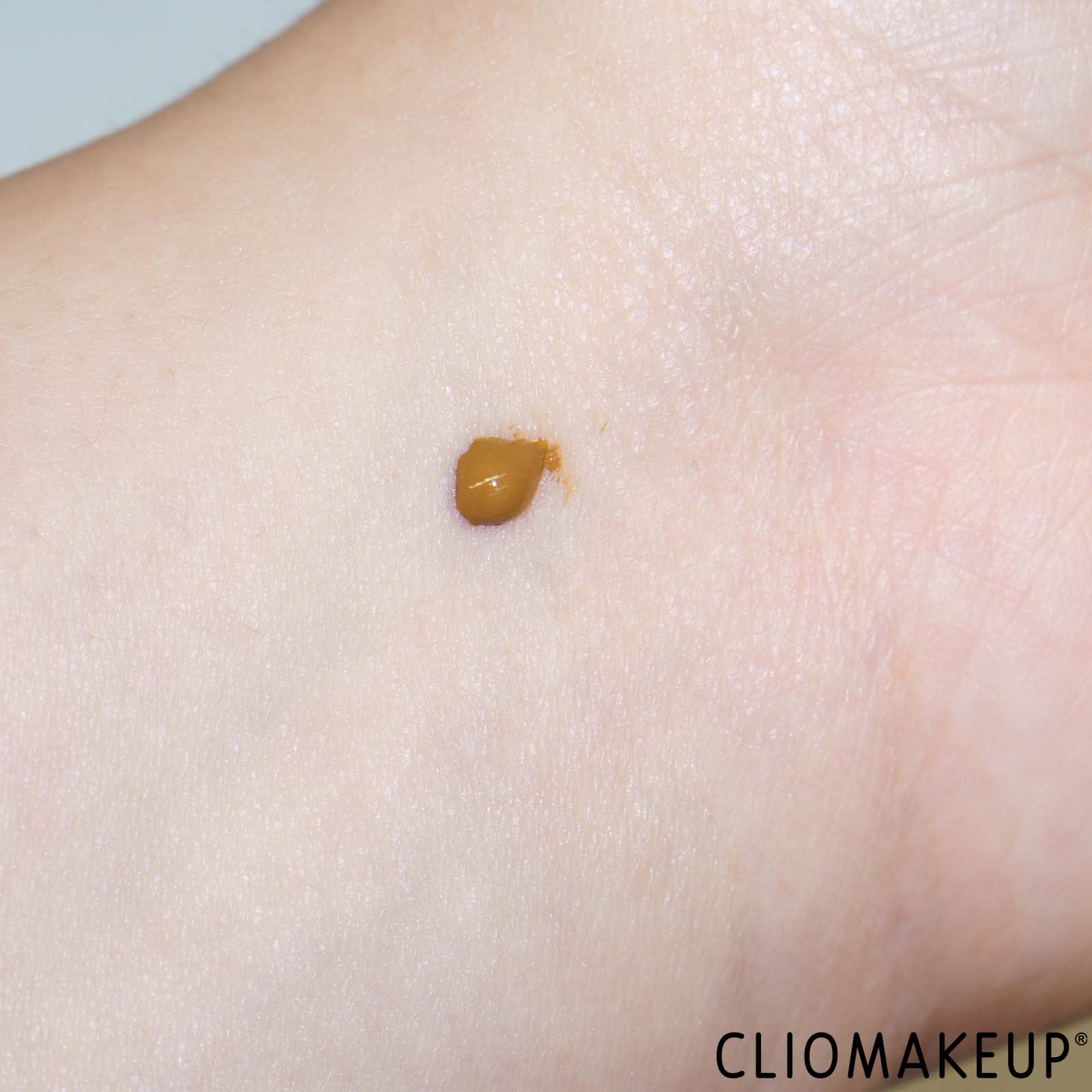 recensione-astra-sun-majesty-liquid-bronzer-swatch