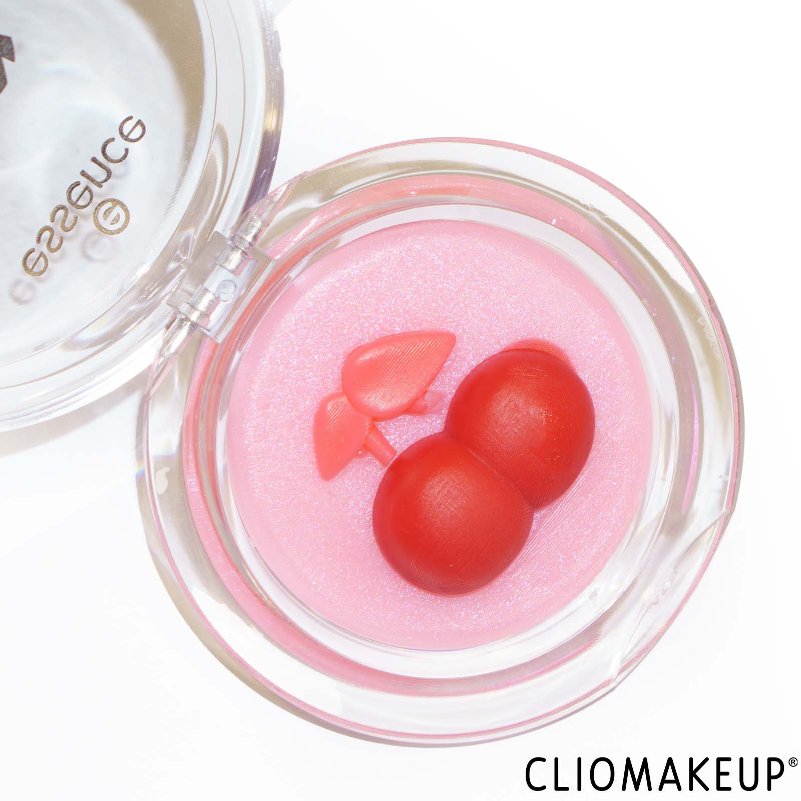 recensione-balsamo-labbra-essence-so-cherry-happy-lip-balm-close-up