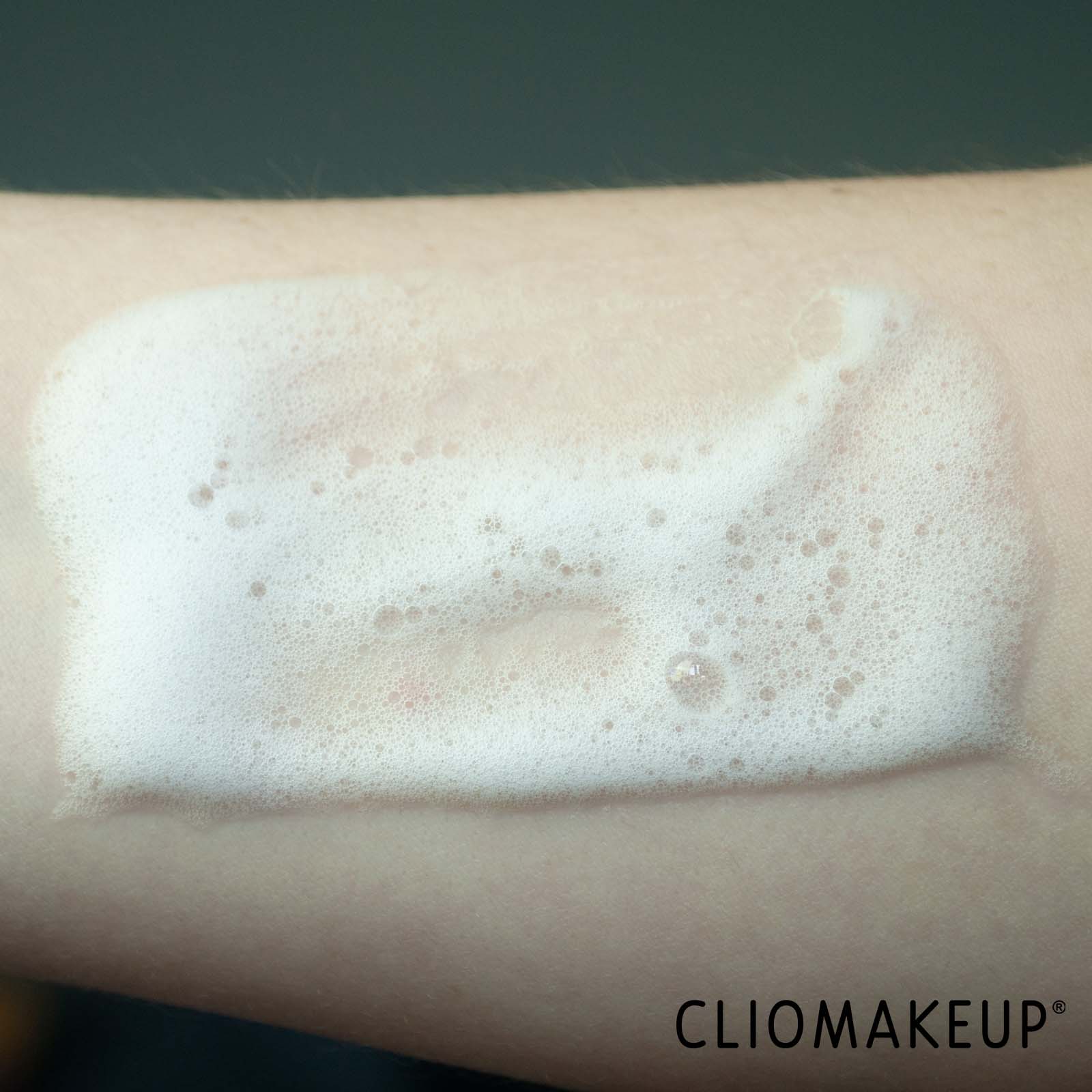 recensione-detergente-viso-alkemilla-mousse-detergente-viso-idratante-texture