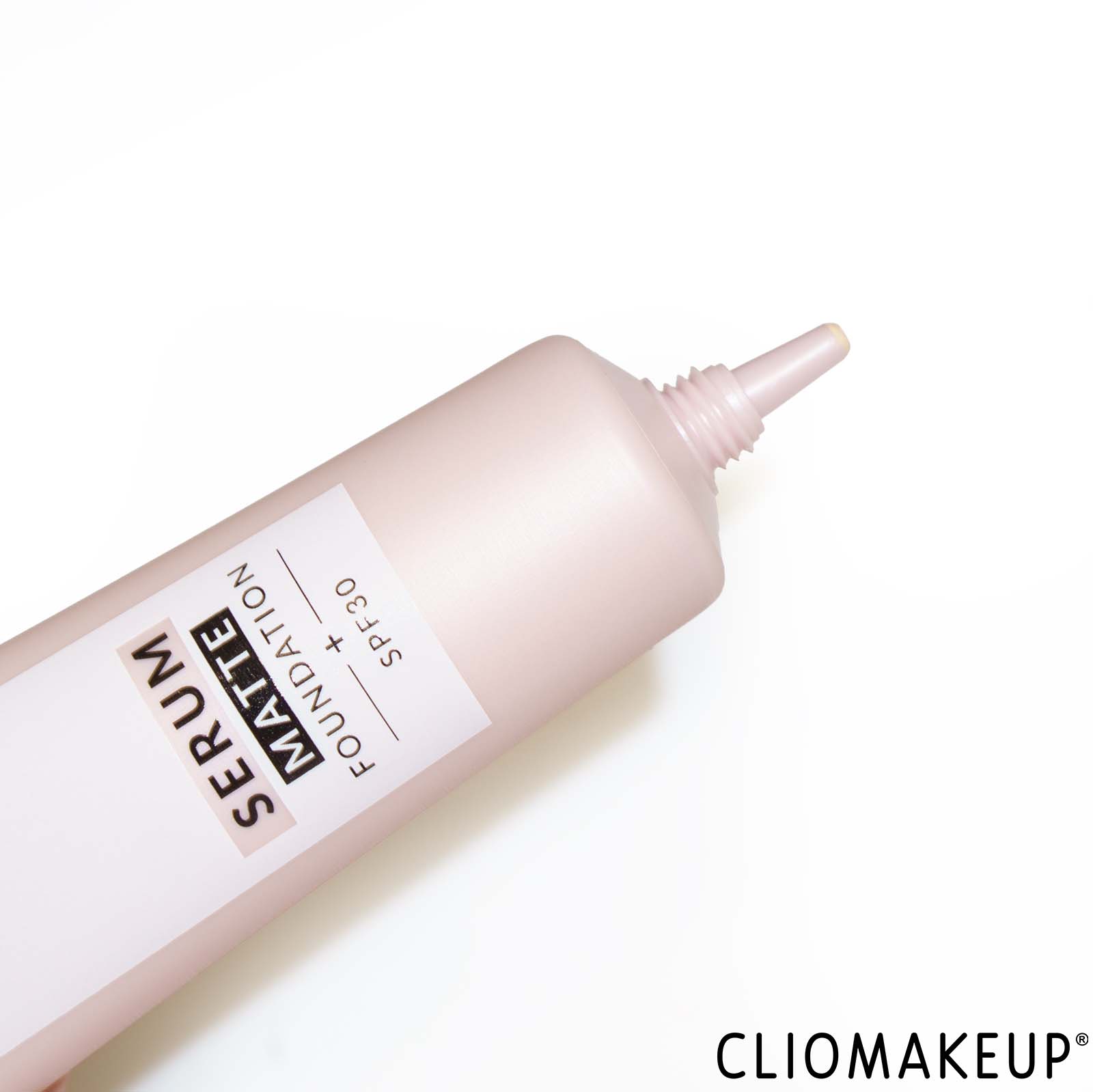 recensione-fondotinta-avon-serum-matte-foundation-pack-close-up