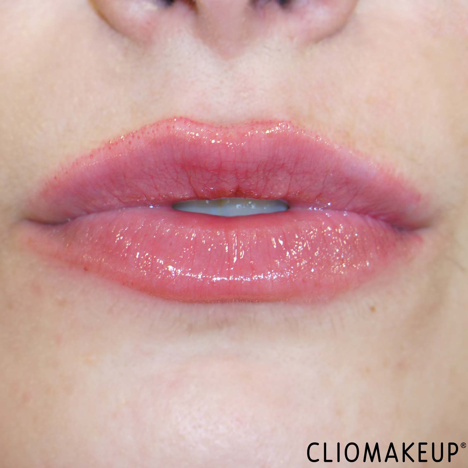 recensione-gloss-essence-so-cherry-happy-peptide-lipgloss-applicazione