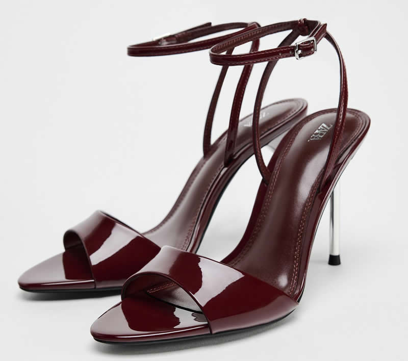 sandali-alti-estate-2025-vernice