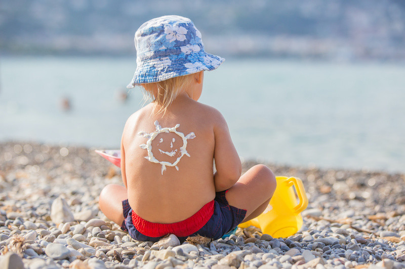 solari-bambino-spiaggia