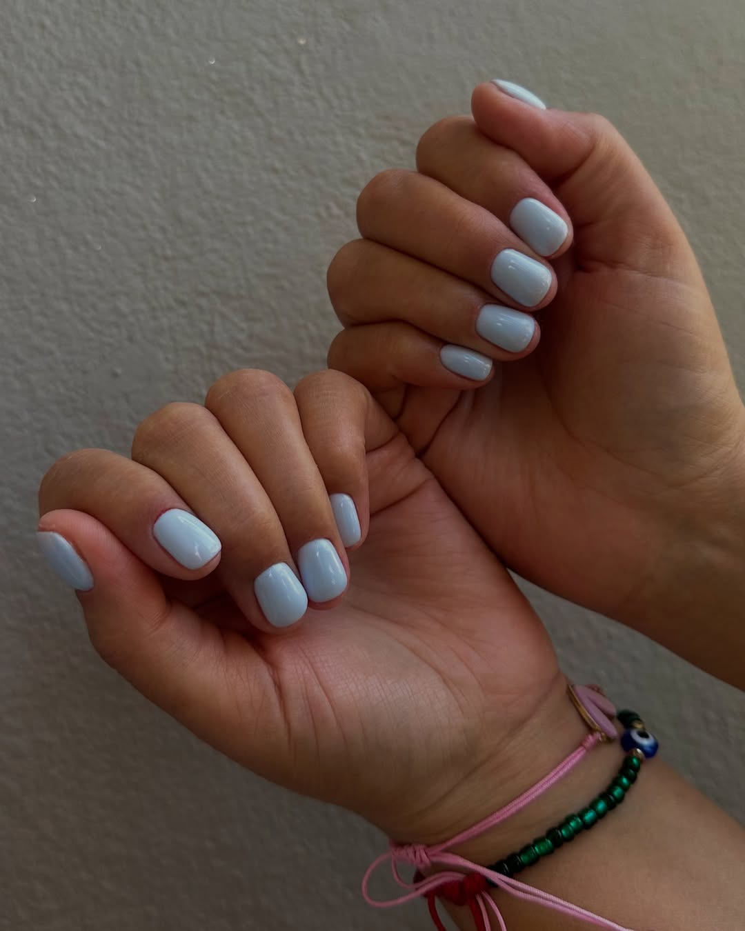 unghie-corte-estate-2025-azzurro