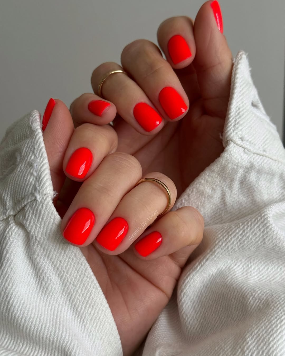 unghie-corte-estate-2025-fluo