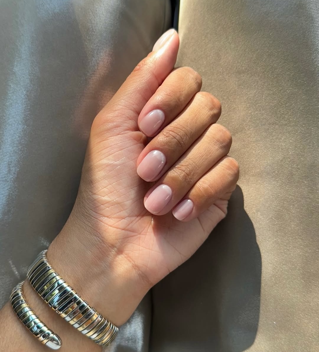 unghie-corte-estate-2025-nude