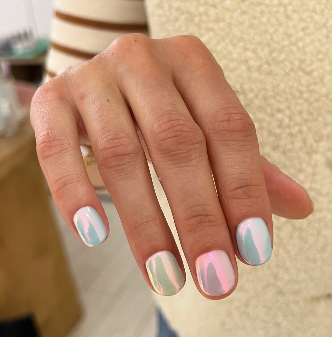 unghie-giugno-2025-chrome-bloom_beauty_bar_paris