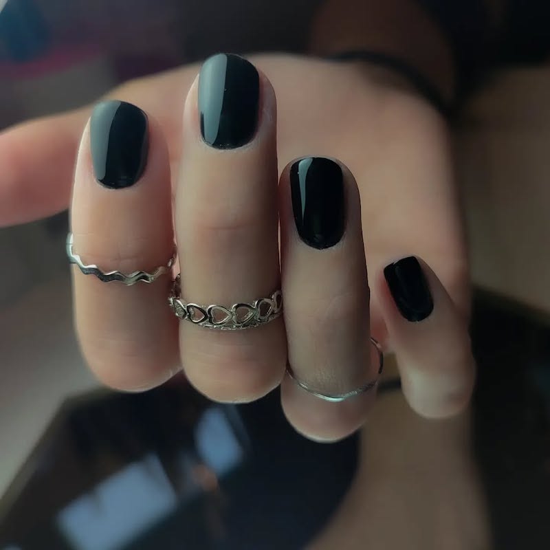 unghie-nere-estate-corte