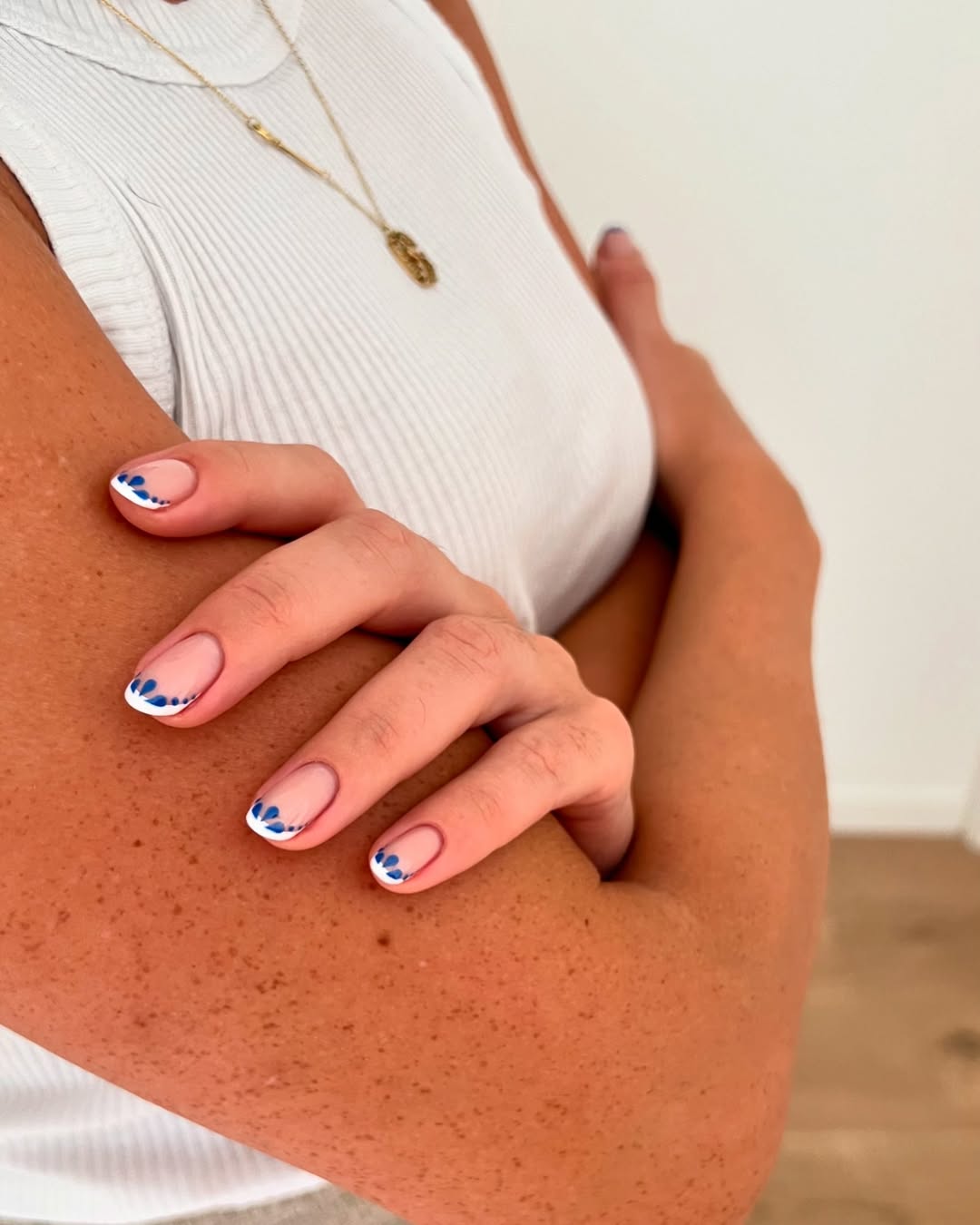 vacay-nails-blu