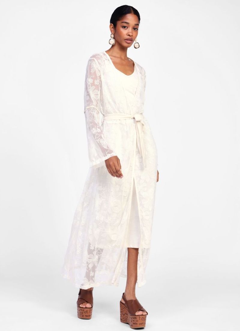 vestiti-lunghi-estate-2025-bianco-pizzo
