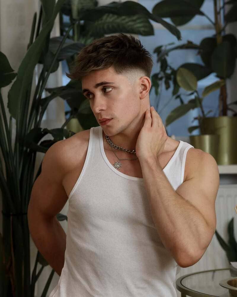 capelli-rasati-ai-lati-corti