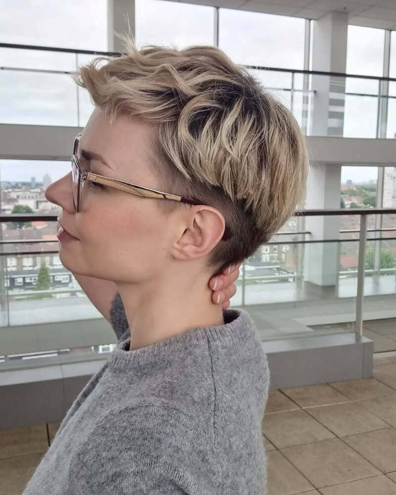 capelli-rasati-ai-lati-pixie