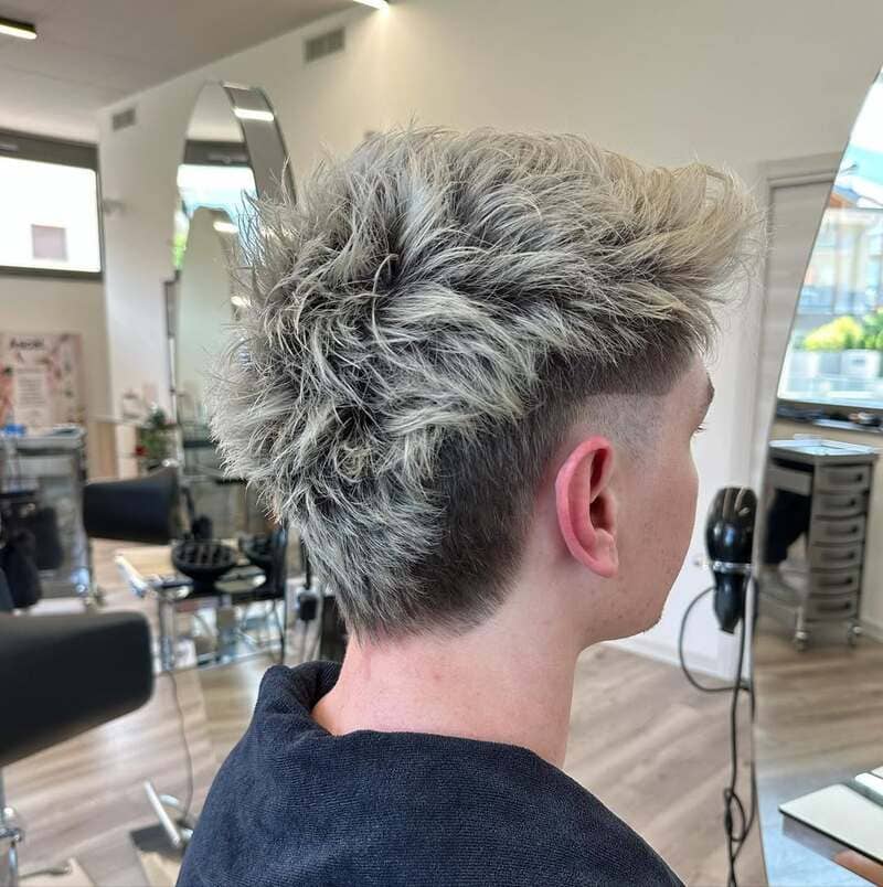 capelli-rasati-ai-lati-spike