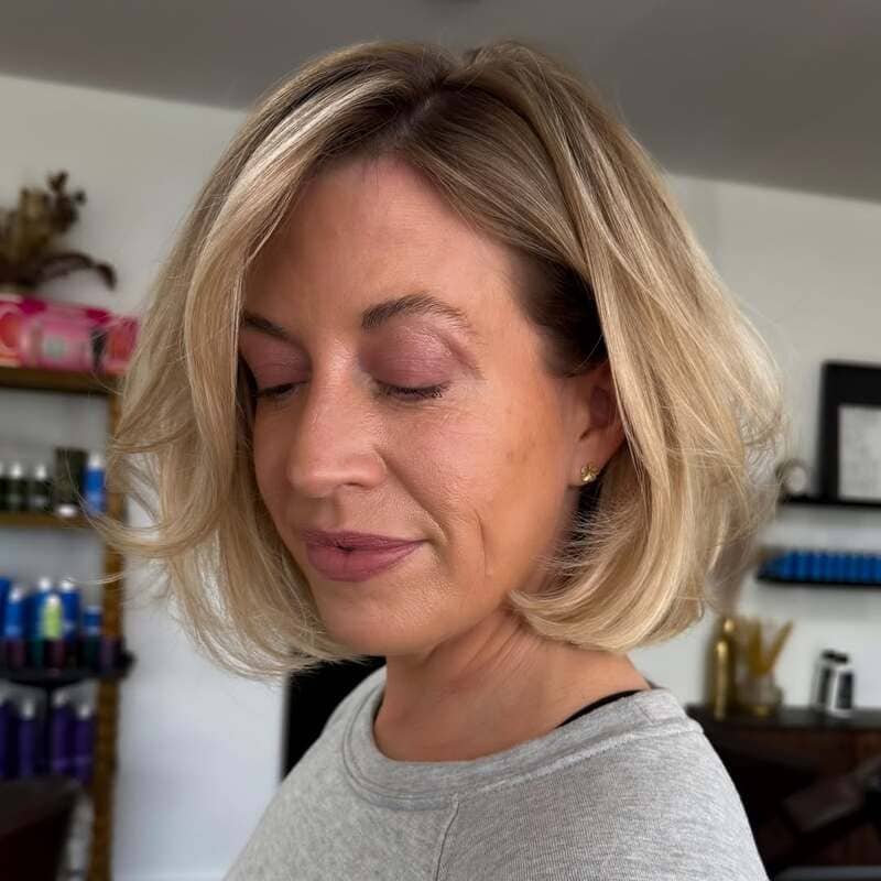 caschetto-con-riga-laterale-viso-diamante